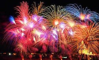 Feierlichkeiten mit Feuerwerk