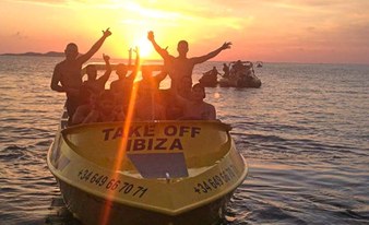 Jet Boat 360° bei Sonnenuntergang