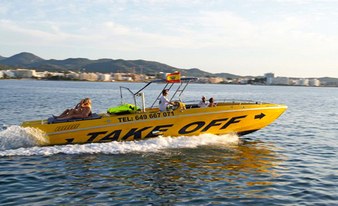 Speedboat Abentuer mit Strandspielzeug in Ibiza