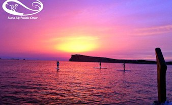 Stand Up Paddle Ausflug im Sonnenuntergang
