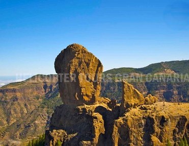 Helikopterflug: Roque Nublo, Täler und Schluchten (85km)