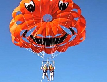 10 Minuten Parasailing in Playa Blanca