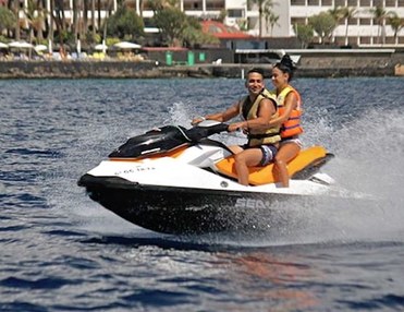 Jet-Ski-Verleih und Rundfahrt in Playa Blanca