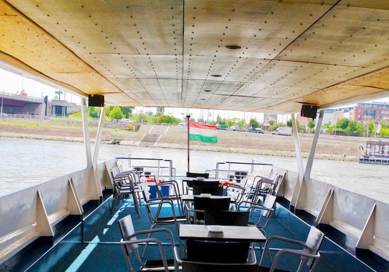 Cruise sightseeing Budapest.jpg