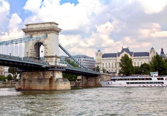 Danube cruise chain bridge.jpg