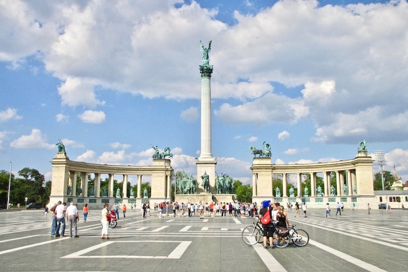 Heroes square in Budapest.jpg