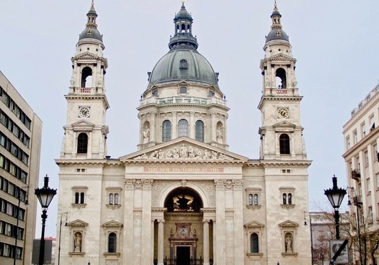 Budapest Saint Stephens basilica.jpg