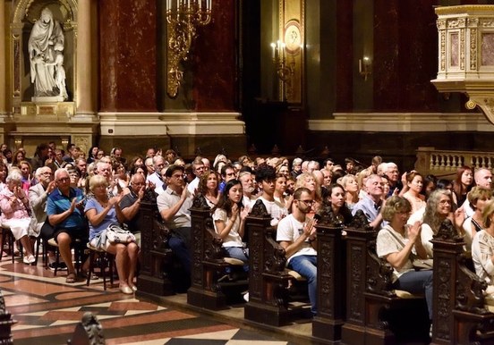 Budapest organ concert audience clapping.jpg