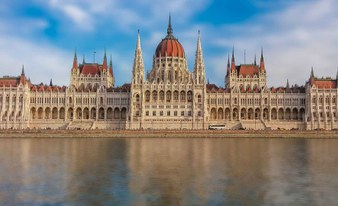 Budapest Parliament Tour and Hungarian Dance Show