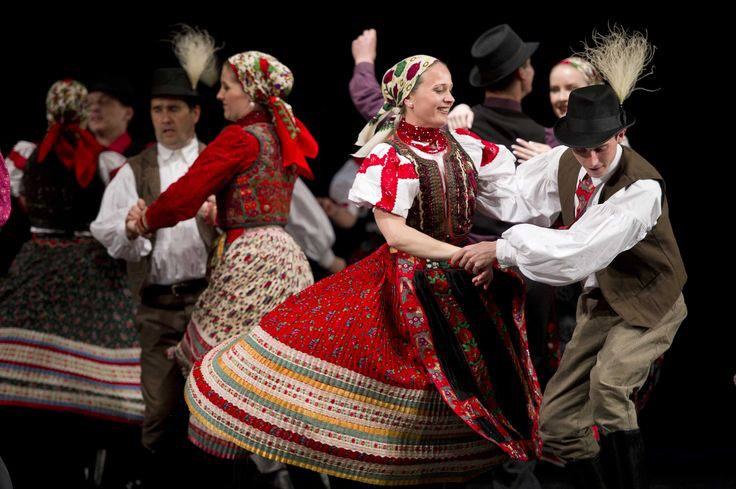 Folklore performance Budapest.jpg