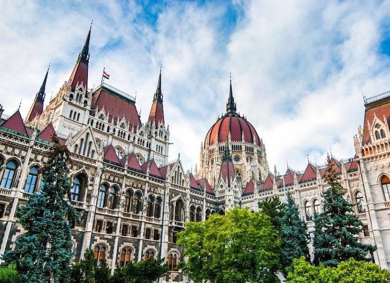 Budapest Parliment Tour package.jpg