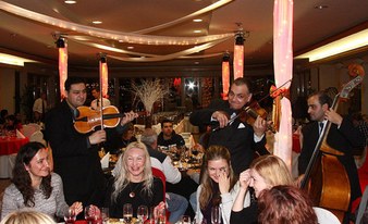 Christmas Eve Dinner & Cruise with Live Music on Danube River