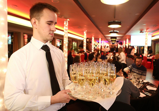 enjoy drinks at Christmas dinner cruise in Budapest