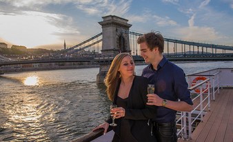Sunset Cocktail Cruise with Live Music on Danube River (7PM)