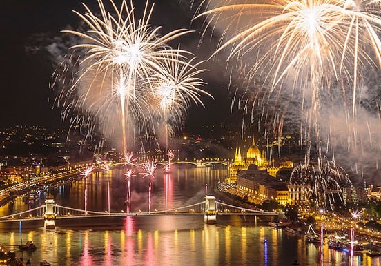 Dinner and cruise with fireworks in Budapest