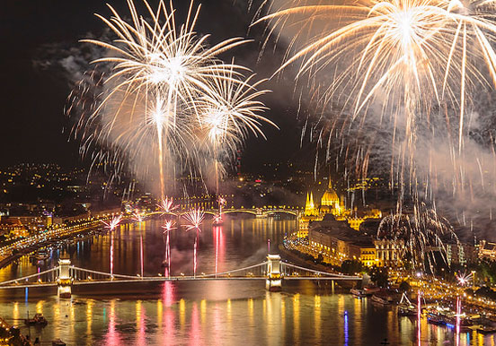 Dinner and cruise with fireworks in Budapest