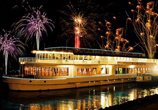 St. Stephen fireworks cruise in Budapest
