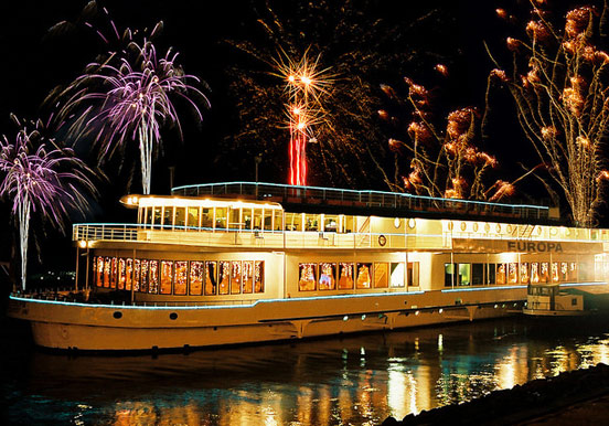St. Stephen fireworks cruise in Budapest