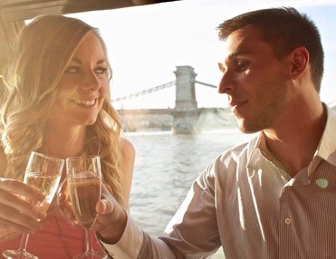 EUR10 Danube cruise with welcome drink