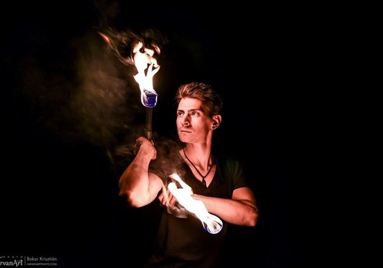 Fire juggling circus show budapest.jpg