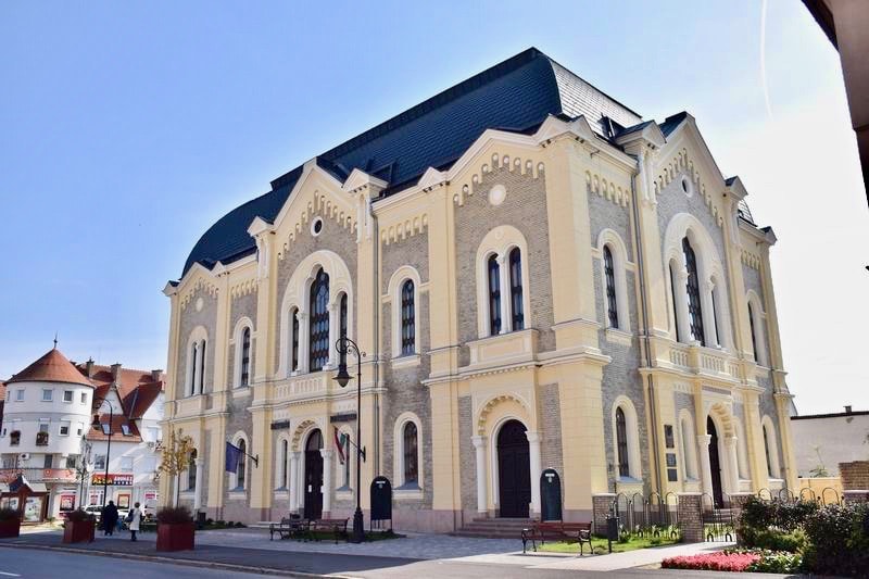 Retkozi museum previously Kisvarda Synagogue.jpg