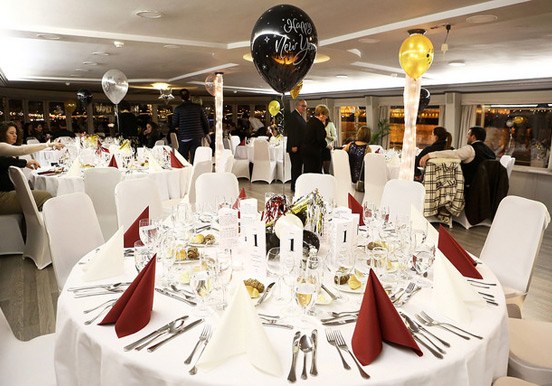 New Year's Eve gala dinner at the party cruise in Budapest