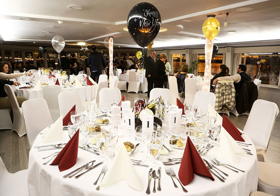 New Year's Eve gala dinner at the party cruise in Budapest