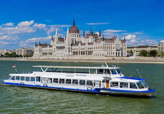 Day cruise Parliament.jpg