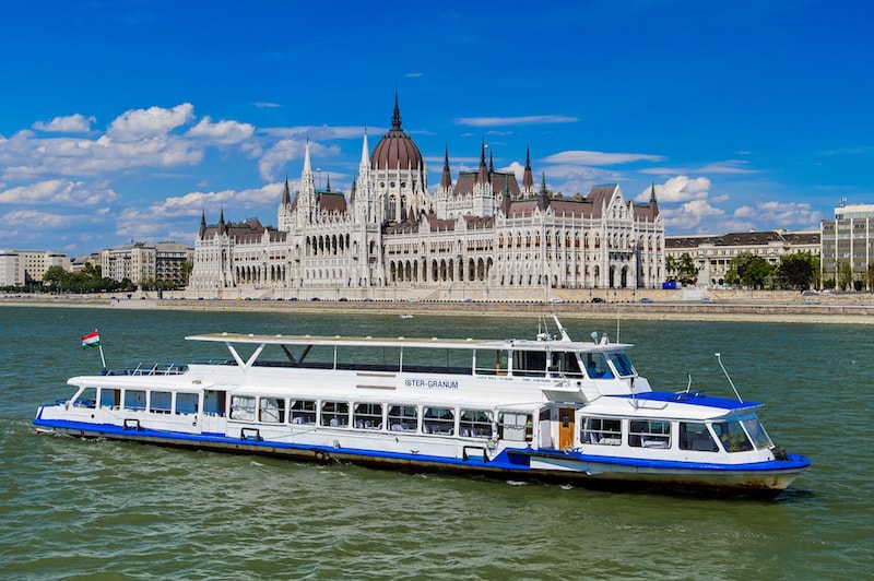 Day cruise Parliament.jpg