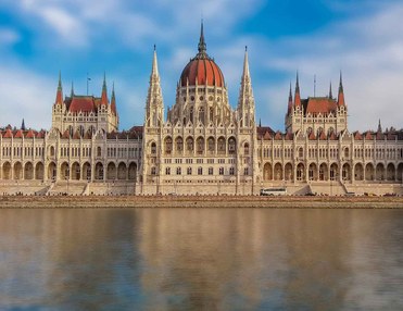 Parliament Tour and Pub Crawl Tour