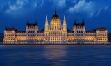 Night view of Budapest parliament.jpg