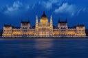 Night view of Budapest parliament.jpg
