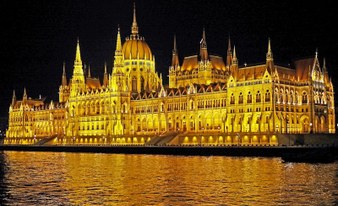 Parliament Tour + Hungarian Dance Show + Cruise with Drinks