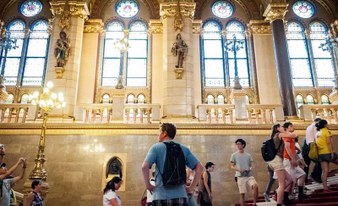 Parliament tour with 2PM Cruise (with drinks)