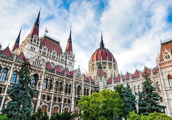 Budapest Parliment Tour package.jpg