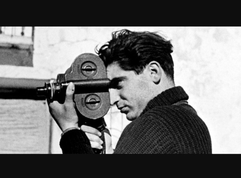 Robert Capa by Gerda Taro.jpg