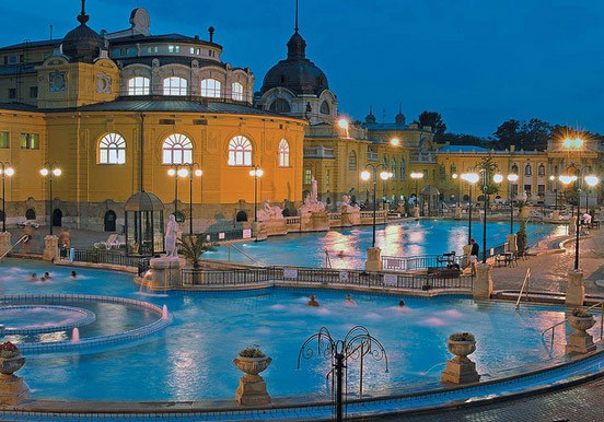 Széchenyi spa at night