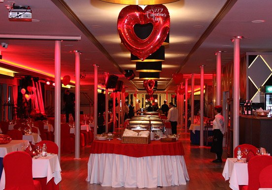 celebrate your romantic Valentine's dinner on a Budapest cruise ship