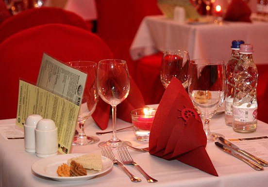 romantic dinner and Budapest cruise date on Valentine's Day