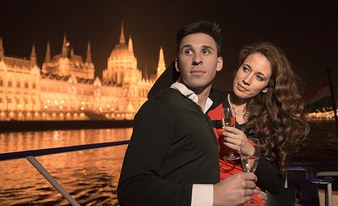 Wine Tasting Cruise with Live Music in Budapest (10PM)