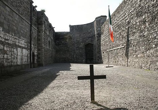 beyond barricades of the 1916 Tour