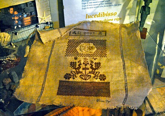 fine linen from sea silk weaving in Sant’Antioco