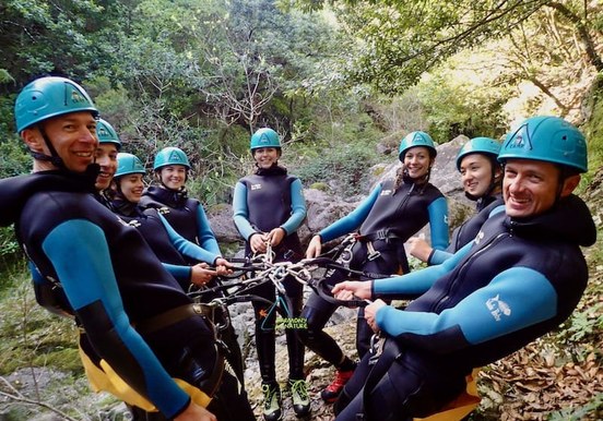 Group of friends Madeira canyoning-min.jpeg