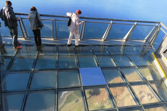 see through glass floor in Cabo Girão