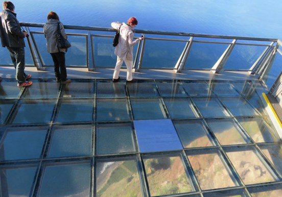 see through glass floor in Cabo Girão