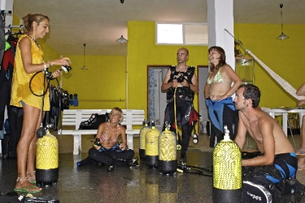 Diving training and briefing