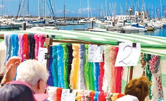 Marina Market and Glass-bottom cruise in Lanzarote (from Fuerteventura)