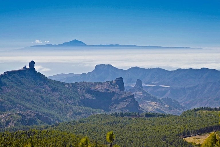 Roque Nublo Gran Canaria with Teide as backdrop.jpg