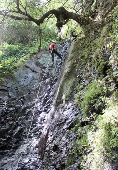 Abseil through gorges in Gran Canaria canyoning