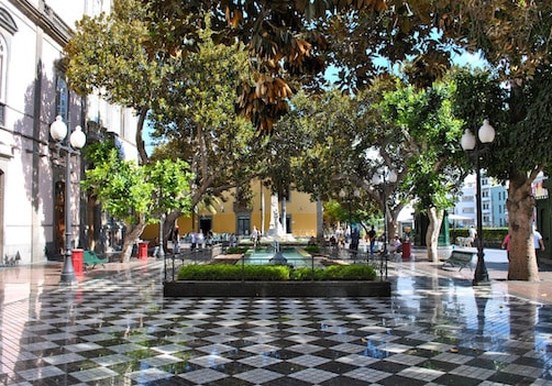 Shady plaza in Las Palmas de Gran Canaria.jpg